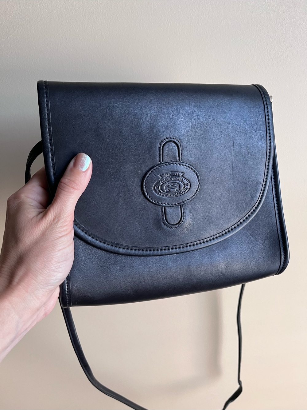 Vintage Etienne Aigner leather crossbody handbag black snap closure embossed